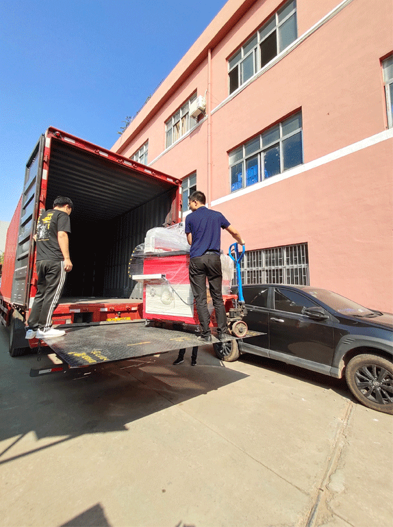 數(shù)控鉆孔機終于裝上車啦！